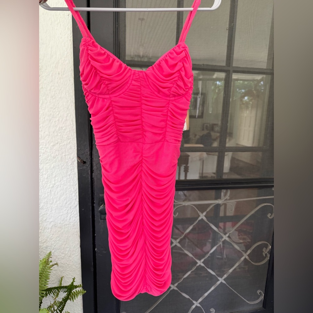 h:ours Pink Ruched Bodycon Dress Sweetheart Neckline